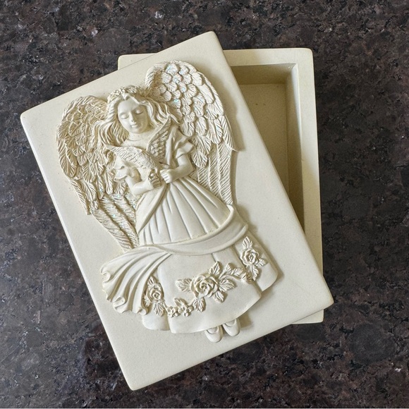 Wishing Trinket Box with Angel Lid - Picture 2 of 7